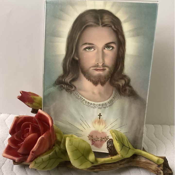 Red rose photo frame with Sacred Heart of Jesus Picture - alabastrite